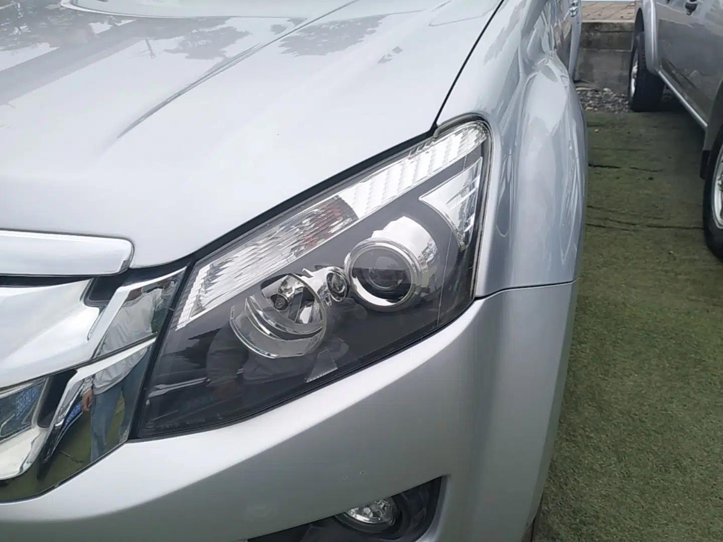 Isuzu D-MAX 2018 3.0T Two-Wheel Drive Automatic Elite Version 4JJ1-TC HI — миниатюра 5