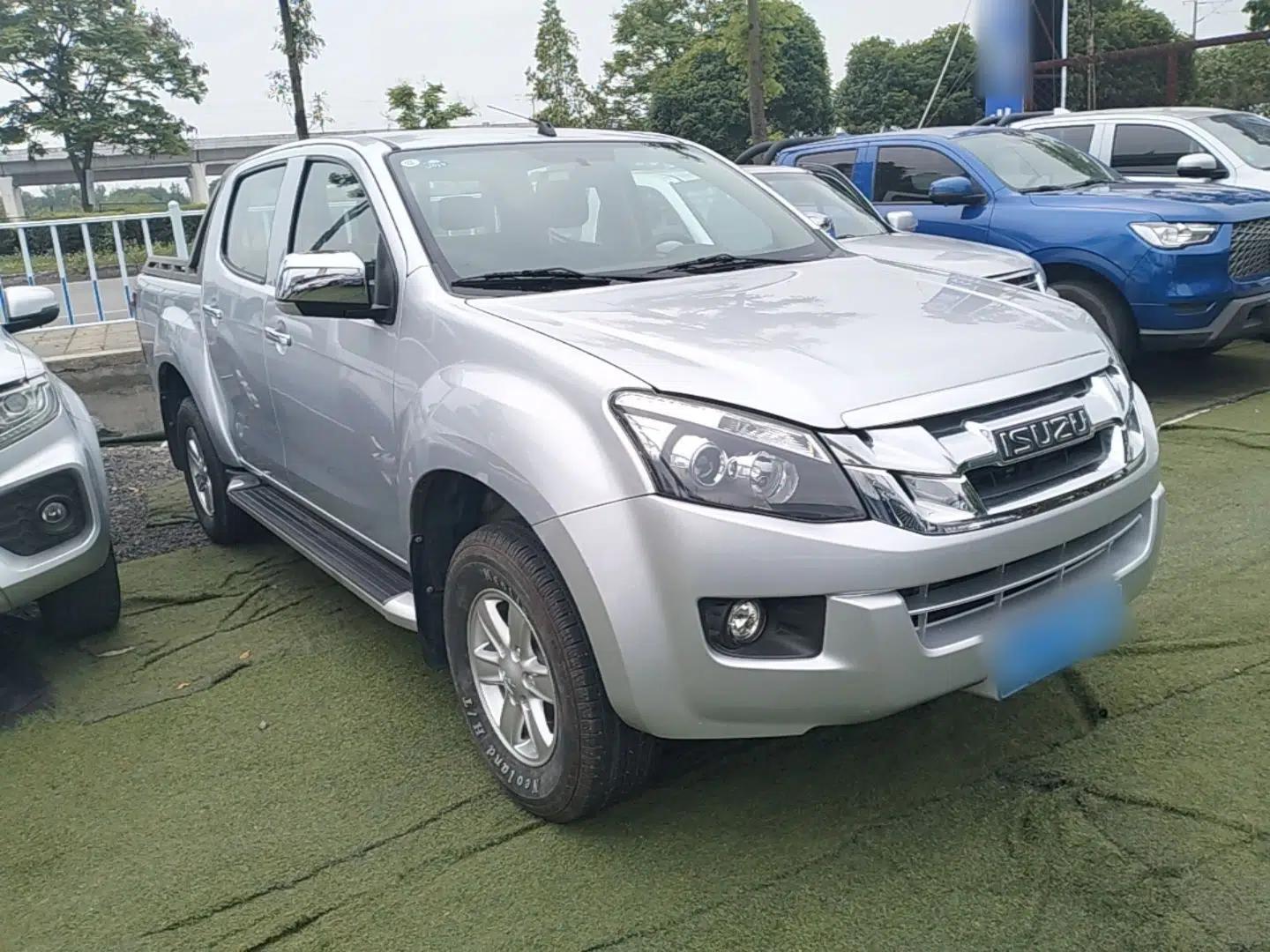 Isuzu D-MAX 2018 3.0T Two-Wheel Drive Automatic Elite Version 4JJ1-TC HI — миниатюра 6