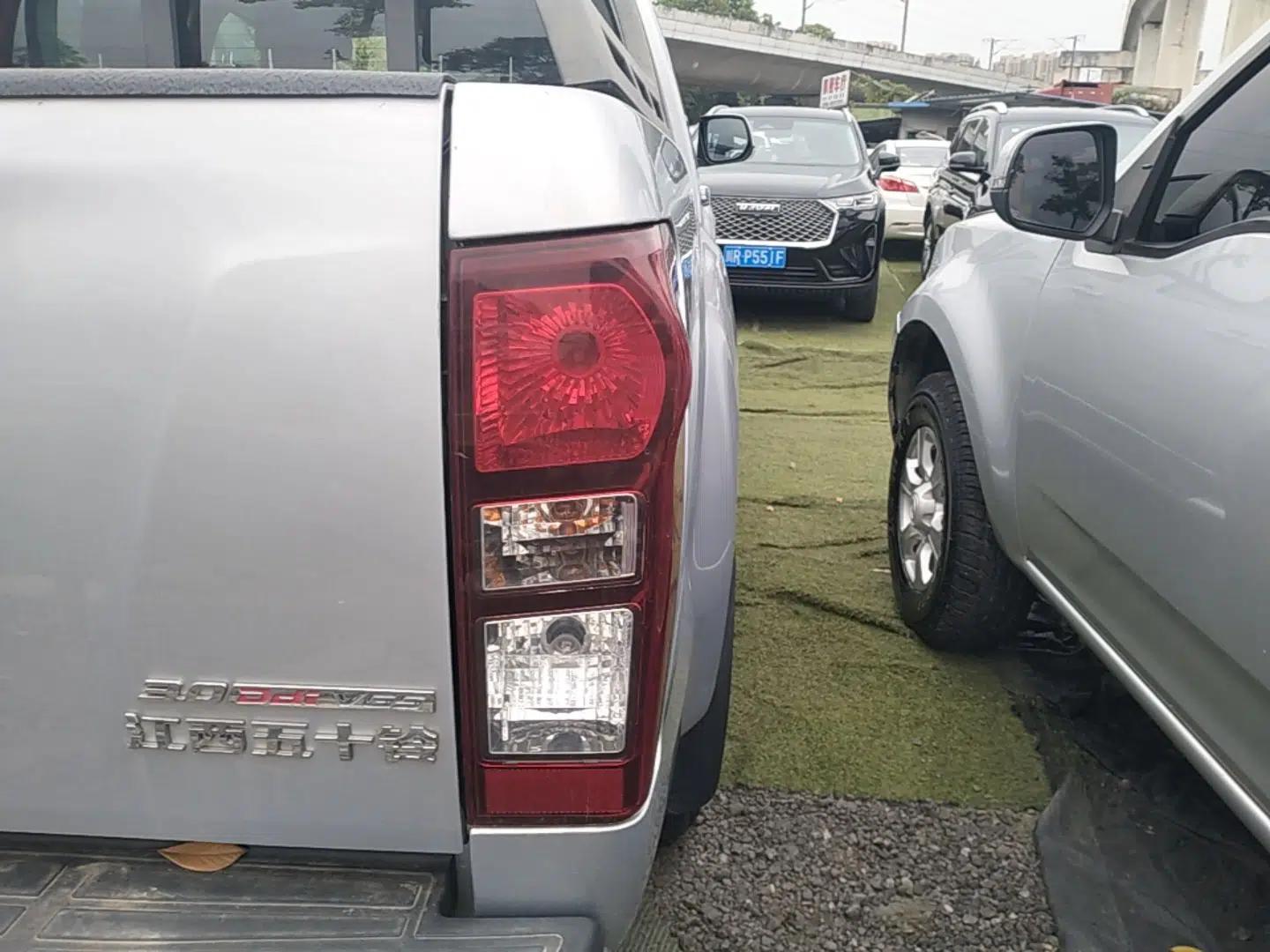 Isuzu D-MAX 2018 3.0T Two-Wheel Drive Automatic Elite Version 4JJ1-TC HI — миниатюра 8