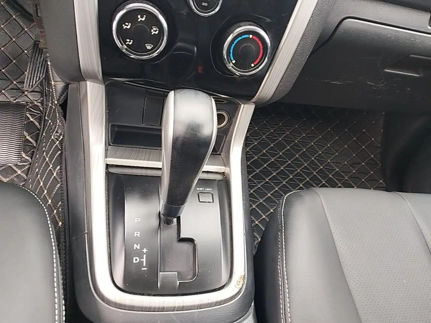 Isuzu D-MAX 2018 3.0T Two-Wheel Drive Automatic Elite Version 4JJ1-TC HI — миниатюра 16