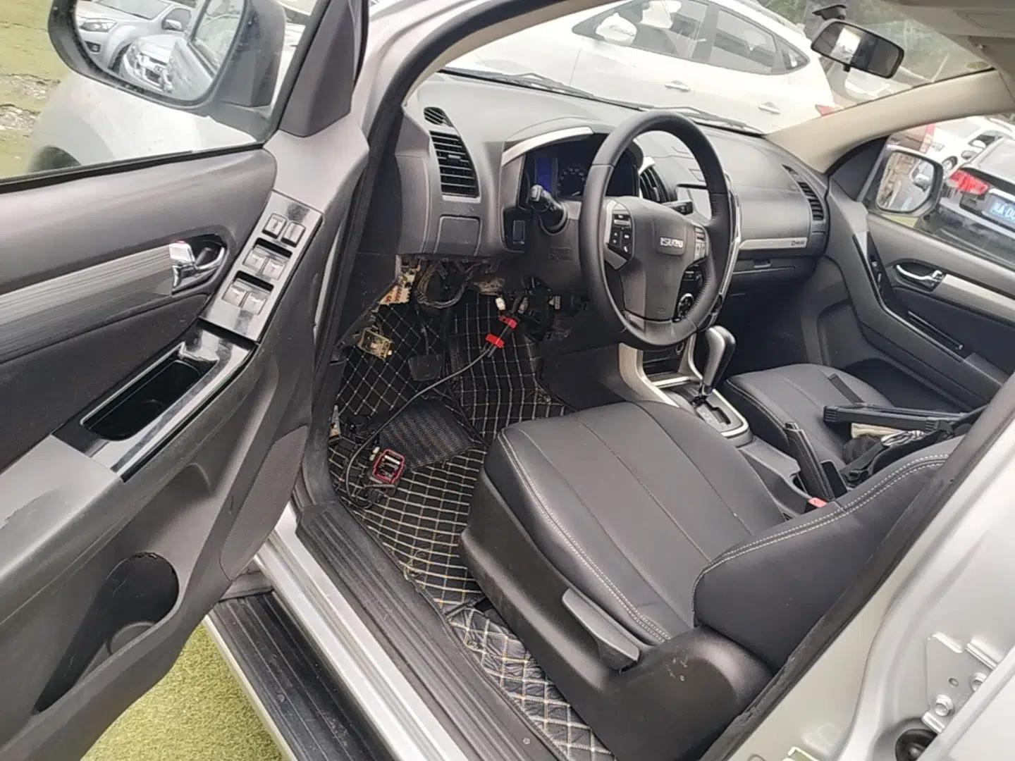 Isuzu D-MAX 2018 3.0T Two-Wheel Drive Automatic Elite Version 4JJ1-TC HI — миниатюра 18