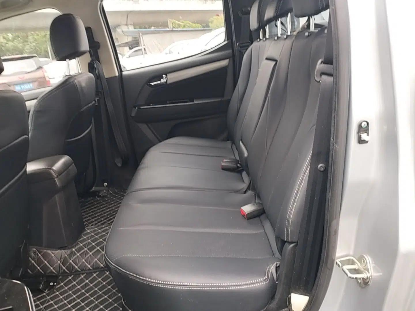 Isuzu D-MAX 2018 3.0T Two-Wheel Drive Automatic Elite Version 4JJ1-TC HI — миниатюра 19