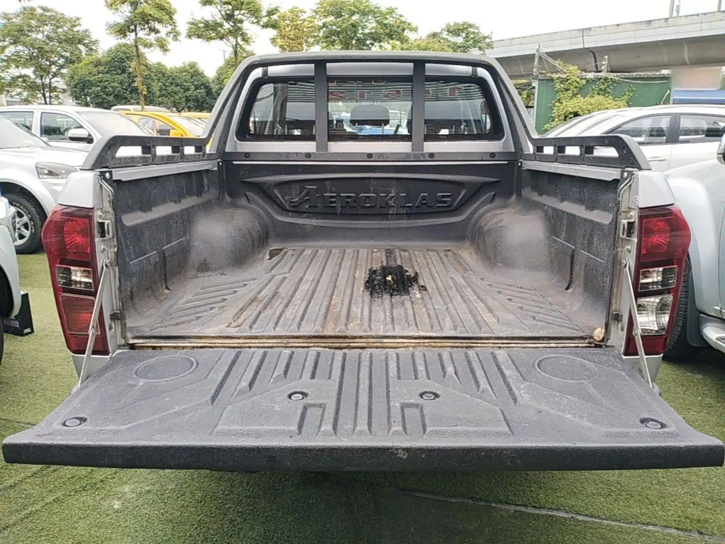 Isuzu D-MAX 2018 3.0T Two-Wheel Drive Automatic Elite Version 4JJ1-TC HI — миниатюра 21