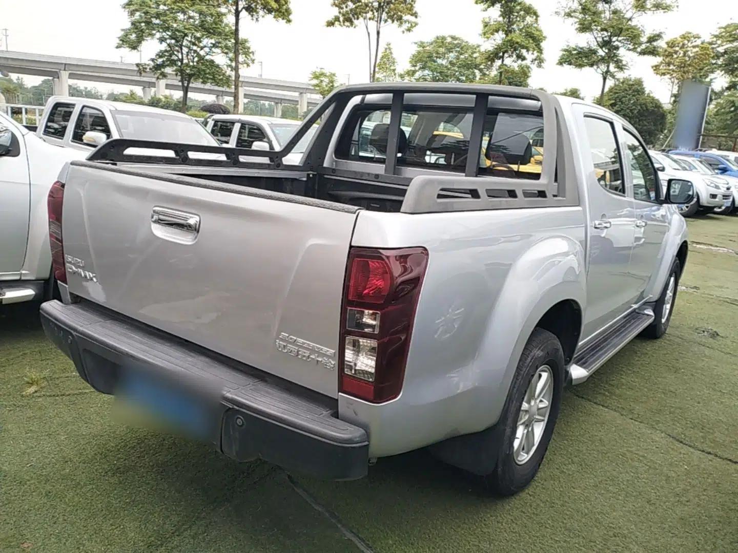 Isuzu D-MAX 2018 3.0T Two-Wheel Drive Automatic Elite Version 4JJ1-TC HI — миниатюра 4