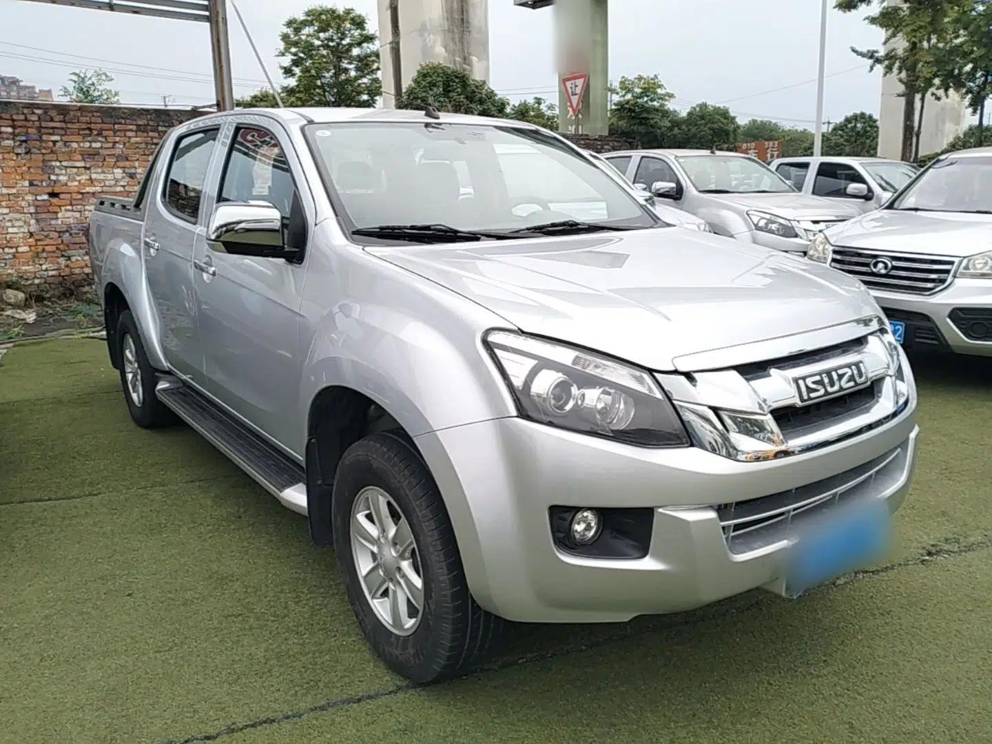 Isuzu D-MAX 2018 3.0T Two-Wheel Drive Automatic Elite Version 4JJ1-TC HI — миниатюра 6