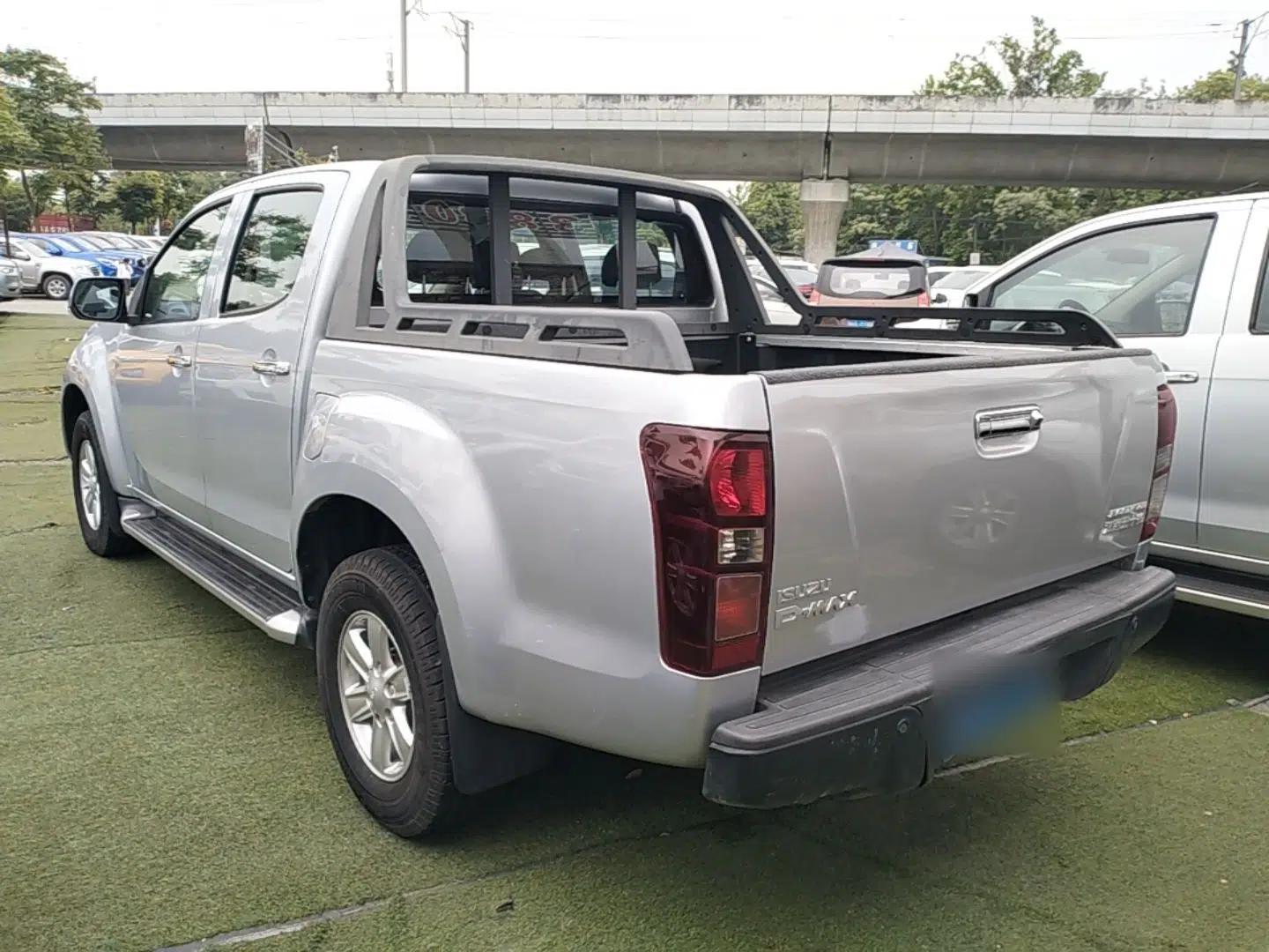 Isuzu D-MAX 2018 3.0T Two-Wheel Drive Automatic Elite Version 4JJ1-TC HI — миниатюра 7
