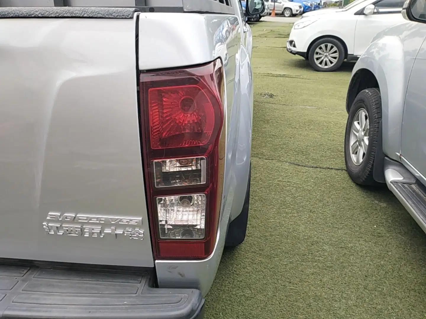 Isuzu D-MAX 2018 3.0T Two-Wheel Drive Automatic Elite Version 4JJ1-TC HI — миниатюра 8