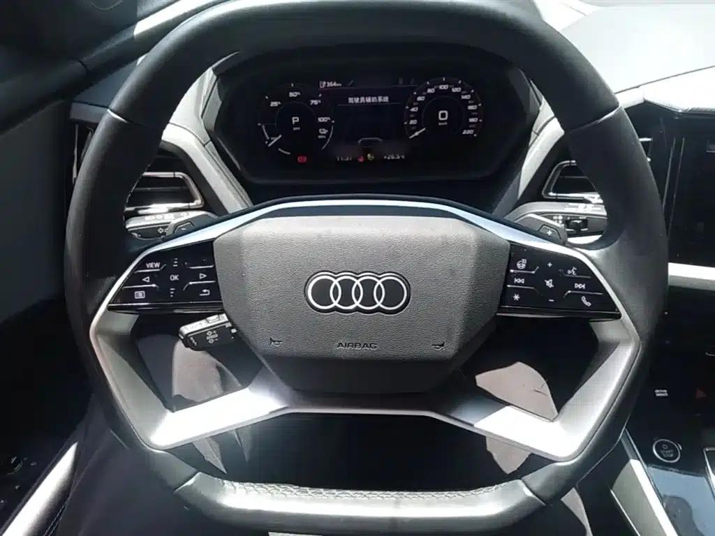 Audi Q5 e-tron 2022 Model 40 e-tron Star Edition Mech Suit — миниатюра 11