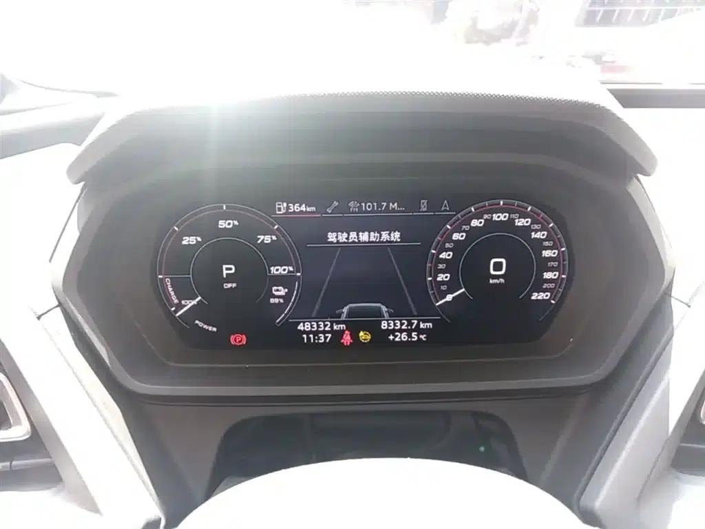 Audi Q5 e-tron 2022 Model 40 e-tron Star Edition Mech Suit — миниатюра 12