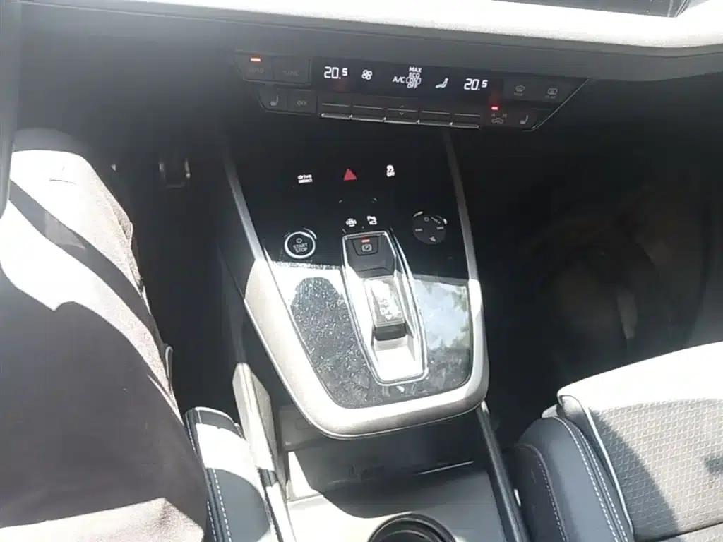 Audi Q5 e-tron 2022 Model 40 e-tron Star Edition Mech Suit — миниатюра 14