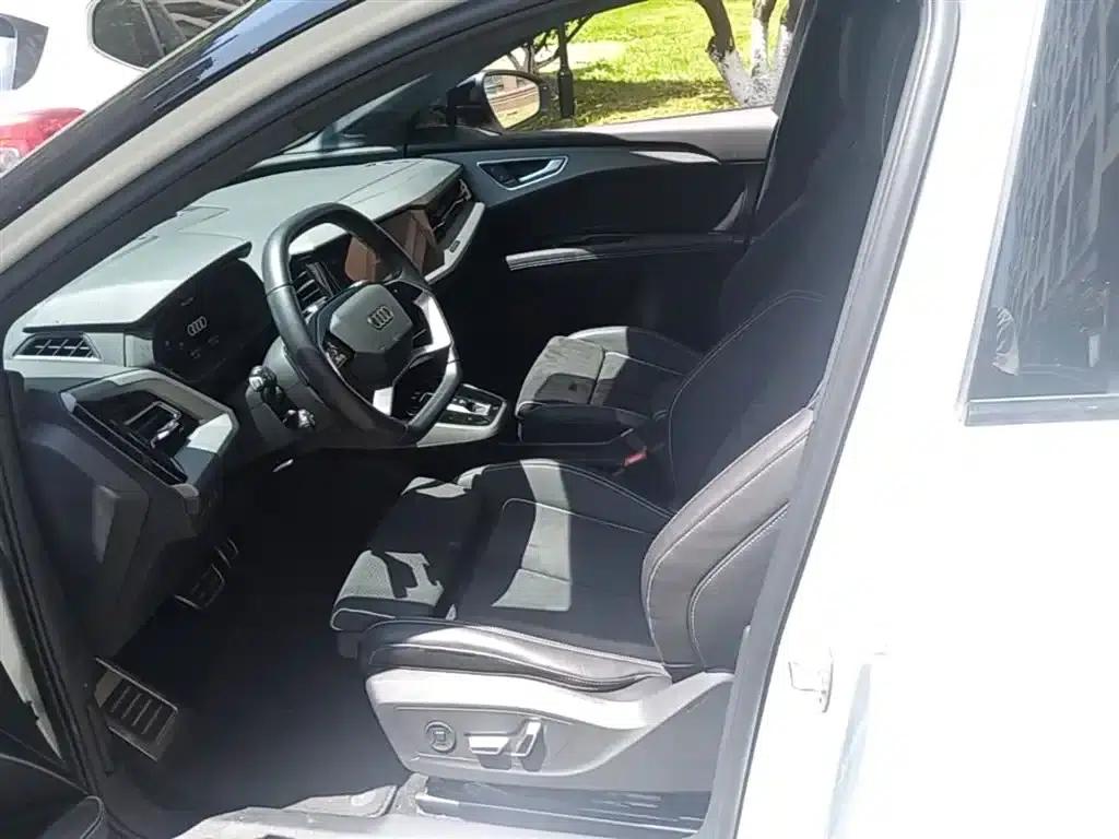 Audi Q5 e-tron 2022 Model 40 e-tron Star Edition Mech Suit — миниатюра 15