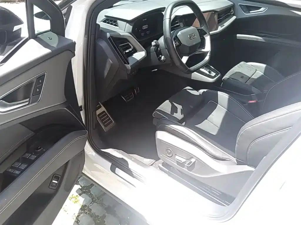 Audi Q5 e-tron 2022 Model 40 e-tron Star Edition Mech Suit — миниатюра 16