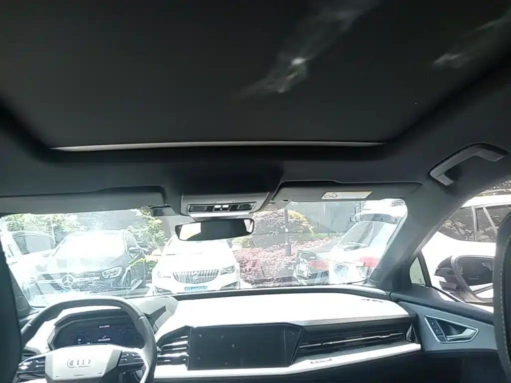 Audi Q5 e-tron 2022 Model 40 e-tron Star Edition Mech Suit — миниатюра 18