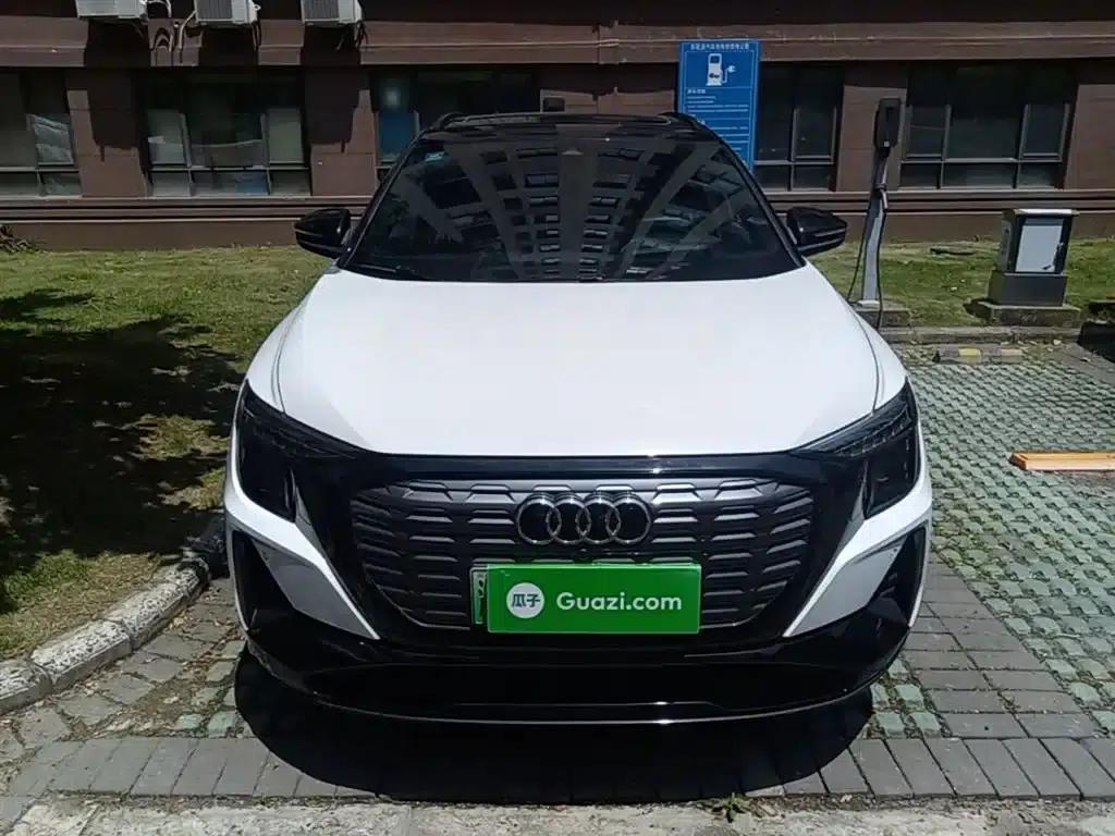 Audi Q5 e-tron 2022 Model 40 e-tron Star Edition Mech Suit — миниатюра 3