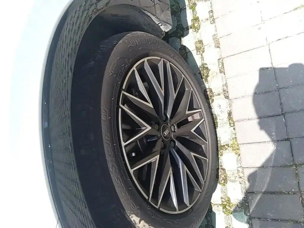 Audi Q5 e-tron 2022 Model 40 e-tron Star Edition Mech Suit — миниатюра 23
