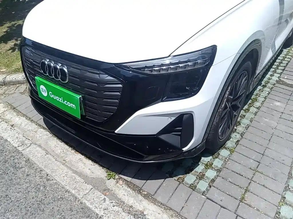 Audi Q5 e-tron 2022 Model 40 e-tron Star Edition Mech Suit — миниатюра 24