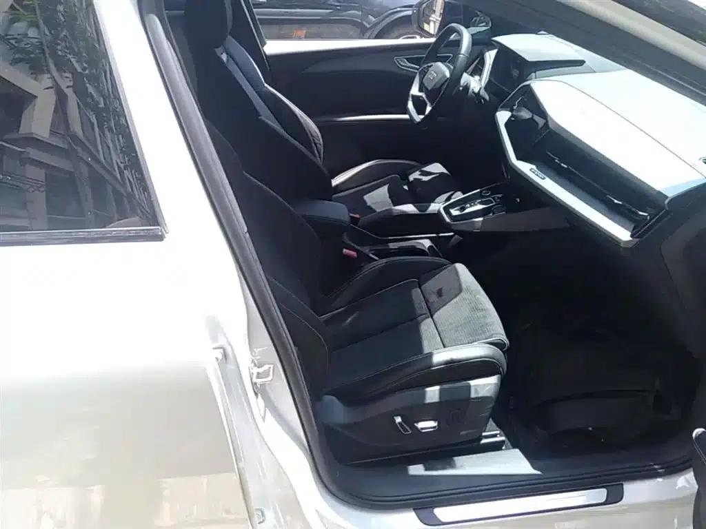 Audi Q5 e-tron 2022 Model 40 e-tron Star Edition Mech Suit — миниатюра 25