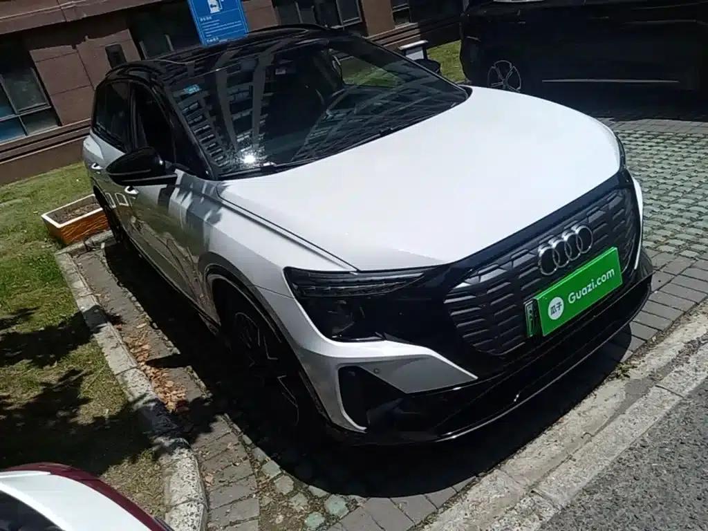 Audi Q5 e-tron 2022 Model 40 e-tron Star Edition Mech Suit — миниатюра 4