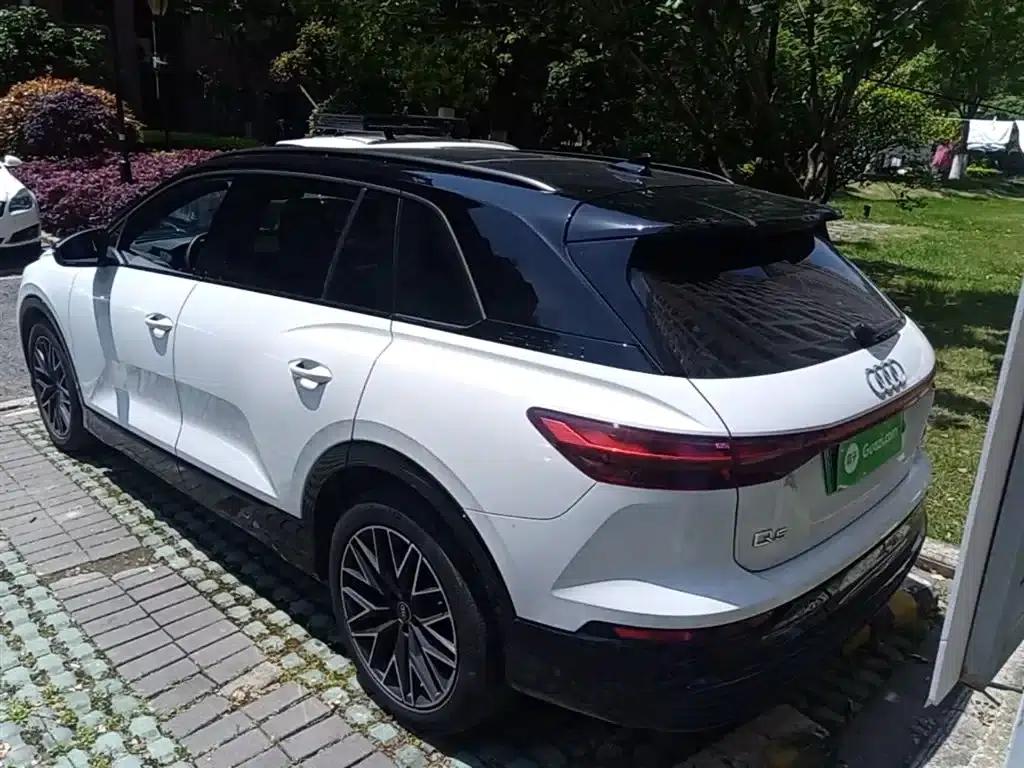 Audi Q5 e-tron 2022 Model 40 e-tron Star Edition Mech Suit — миниатюра 5