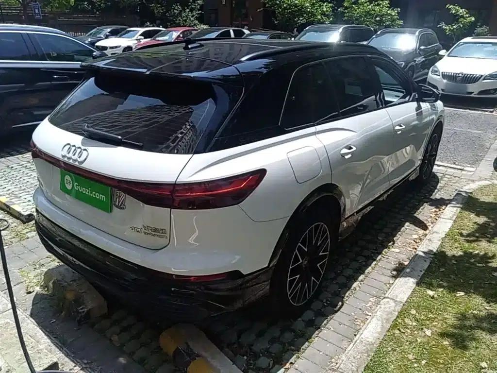 Audi Q5 e-tron 2022 Model 40 e-tron Star Edition Mech Suit — миниатюра 7