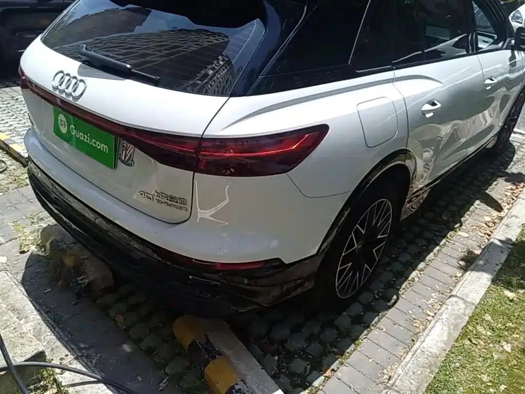 Audi Q5 e-tron 2022 Model 40 e-tron Star Edition Mech Suit — миниатюра 8
