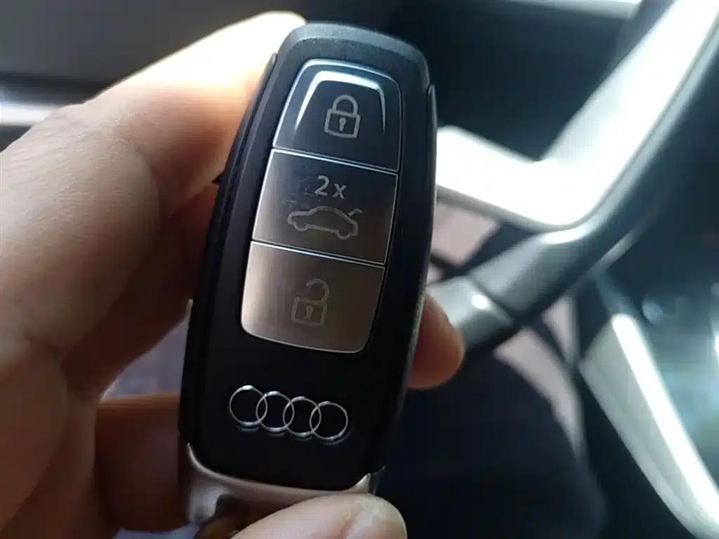 Audi Q5 e-tron 2022 Model 40 e-tron Star Edition Mech Suit — миниатюра 9
