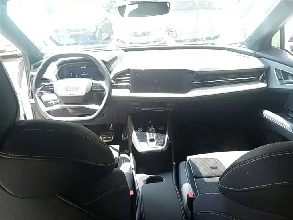 Audi Q5 e-tron 2022 Model 40 e-tron Star Edition Mech Suit — миниатюра 10