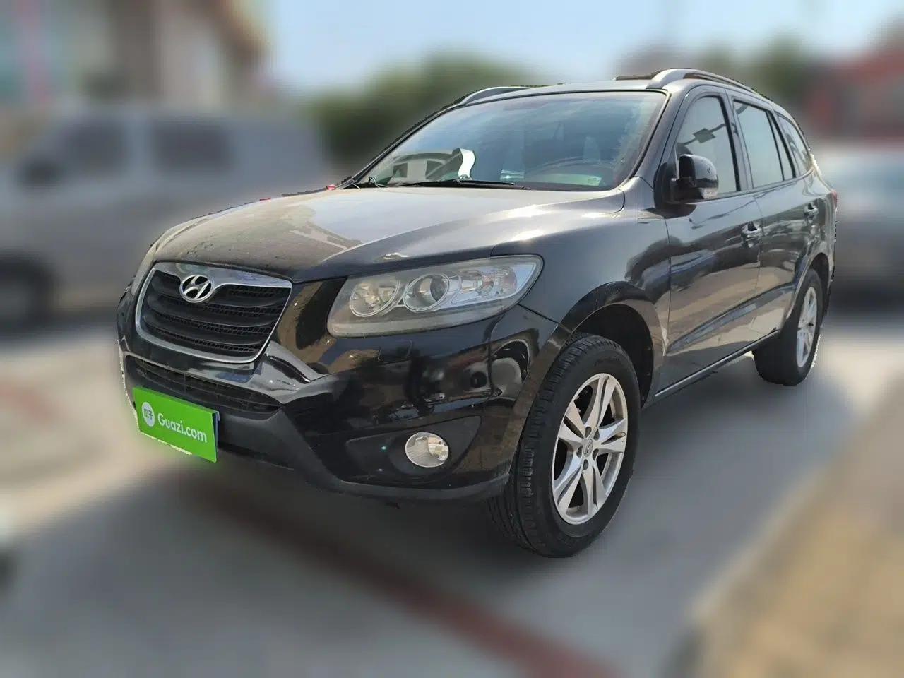 Hyundai Santa Fe Classic 2011 2.4 Ultimate Edition 7-Seater Two-Wheel Drive — миниатюра 1
