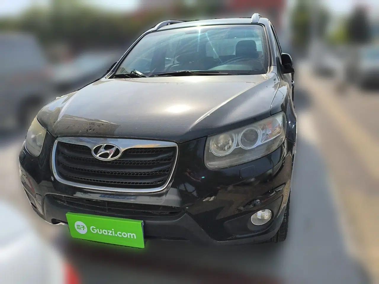 Hyundai Santa Fe Classic 2011 2.4 Ultimate Edition 7-Seater Two-Wheel Drive — миниатюра 2