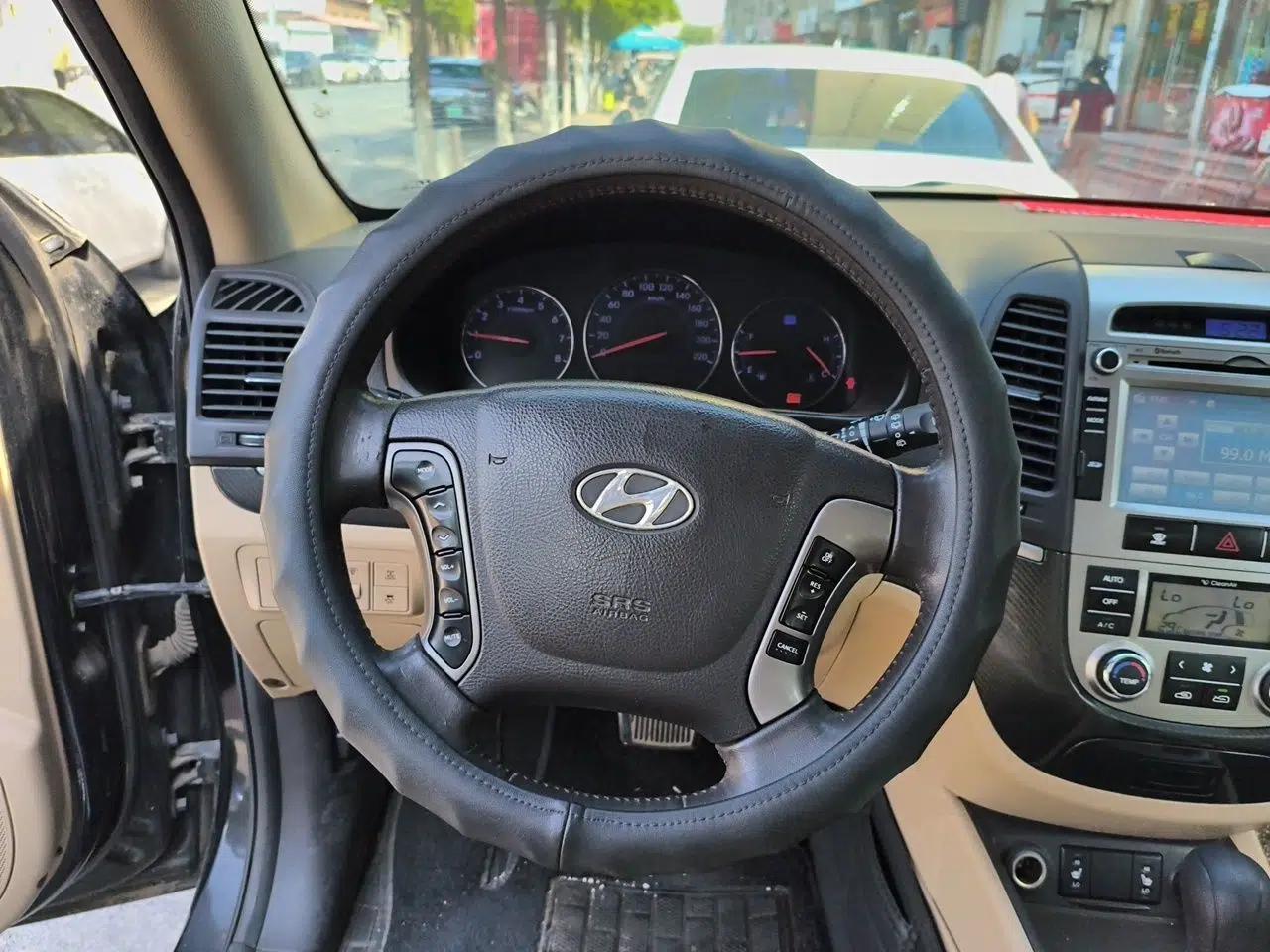 Hyundai Santa Fe Classic 2011 2.4 Ultimate Edition 7-Seater Two-Wheel Drive — миниатюра 11