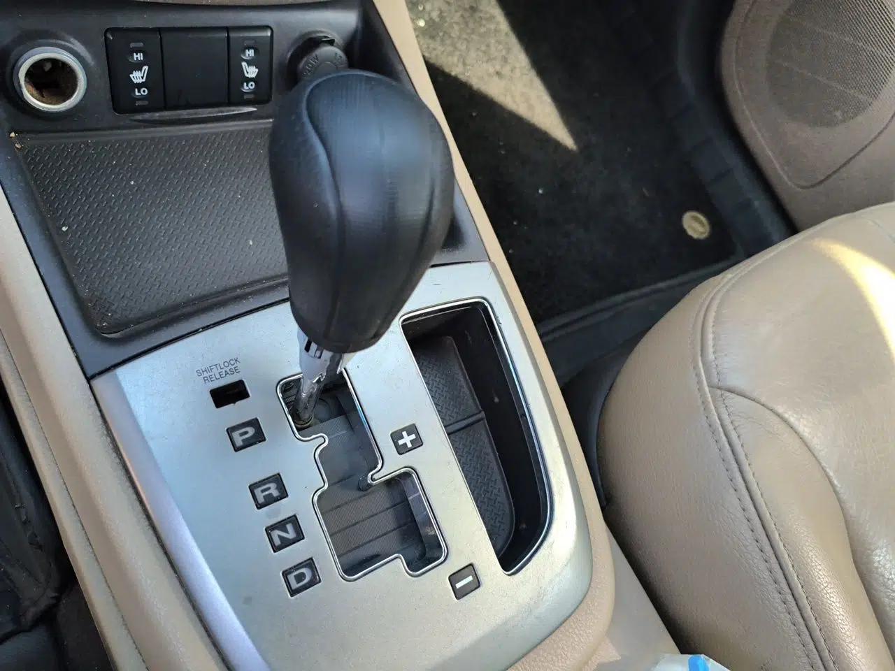Hyundai Santa Fe Classic 2011 2.4 Ultimate Edition 7-Seater Two-Wheel Drive — миниатюра 15