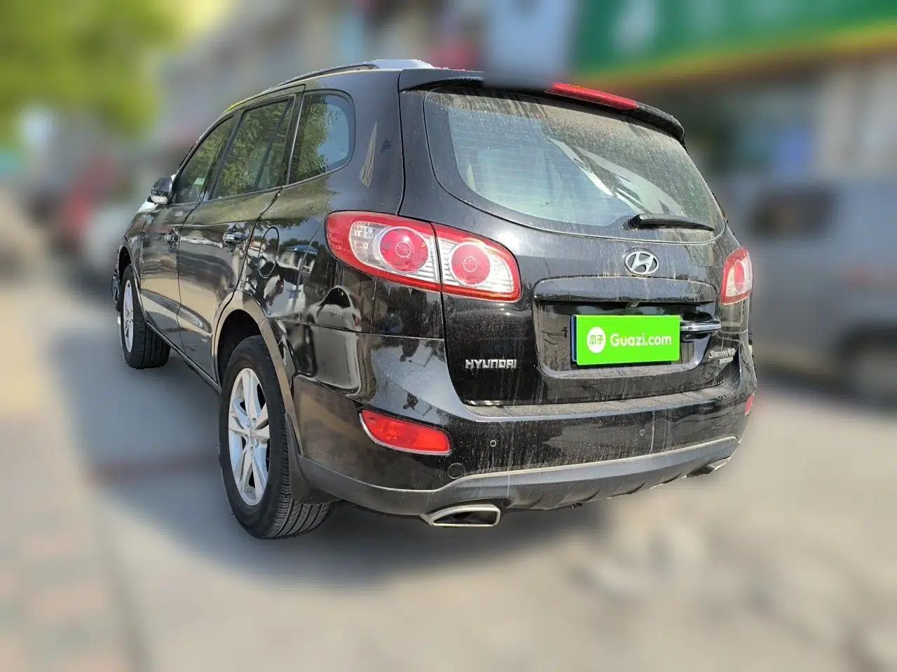Hyundai Santa Fe Classic 2011 2.4 Ultimate Edition 7-Seater Two-Wheel Drive — миниатюра 4