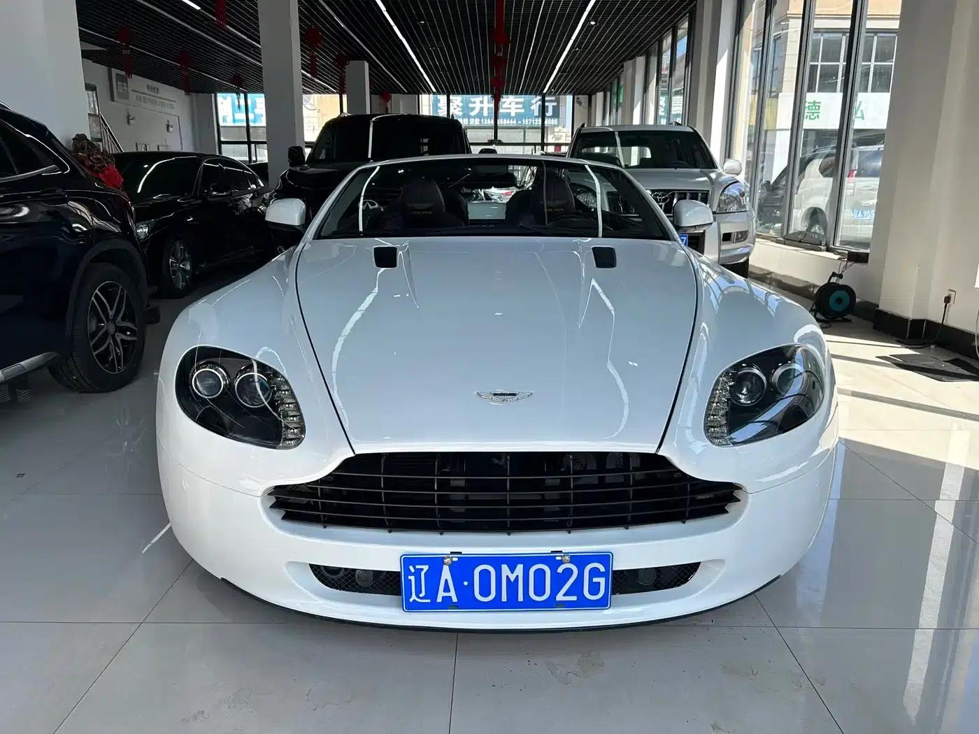V8 Vantage 2011 4.7L Sportshift Roadster — миниатюра 2