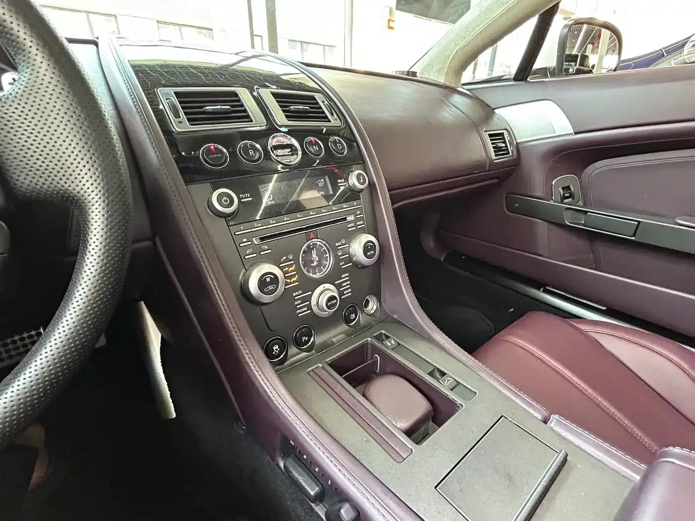 V8 Vantage 2011 4.7L Sportshift Roadster — миниатюра 12