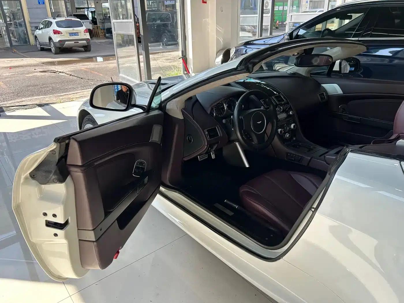 V8 Vantage 2011 4.7L Sportshift Roadster — миниатюра 14