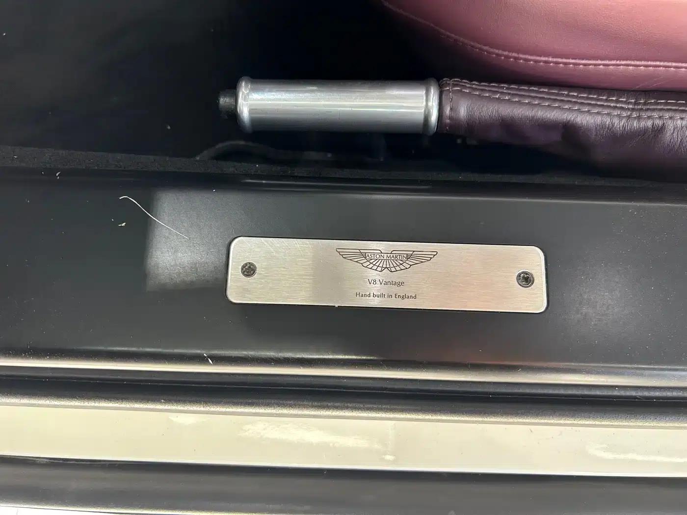 V8 Vantage 2011 4.7L Sportshift Roadster — миниатюра 16
