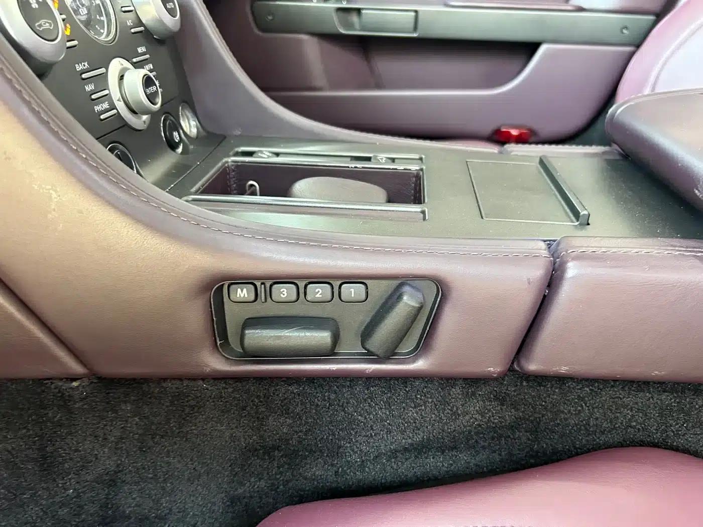 V8 Vantage 2011 4.7L Sportshift Roadster — миниатюра 17