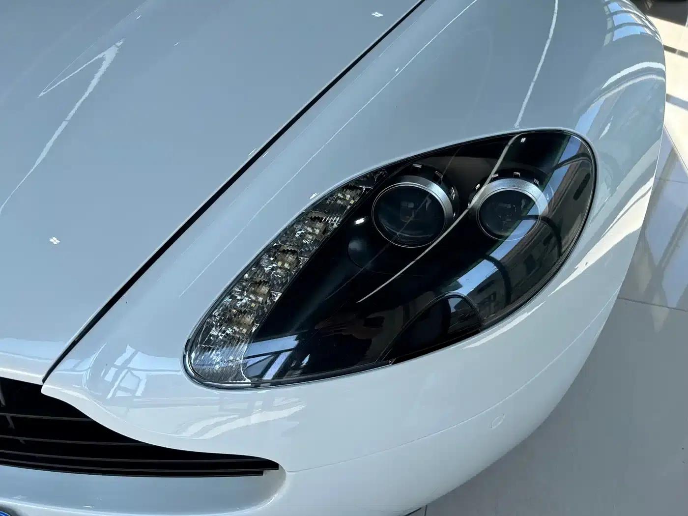 V8 Vantage 2011 4.7L Sportshift Roadster — миниатюра 19