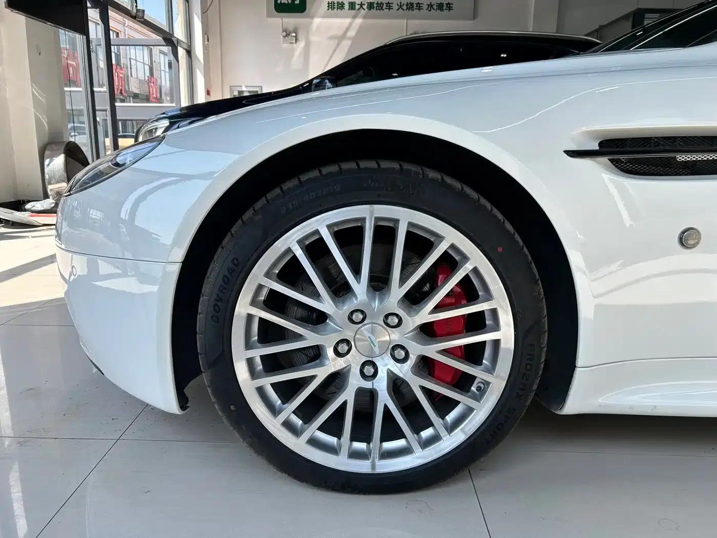 V8 Vantage 2011 4.7L Sportshift Roadster — миниатюра 20