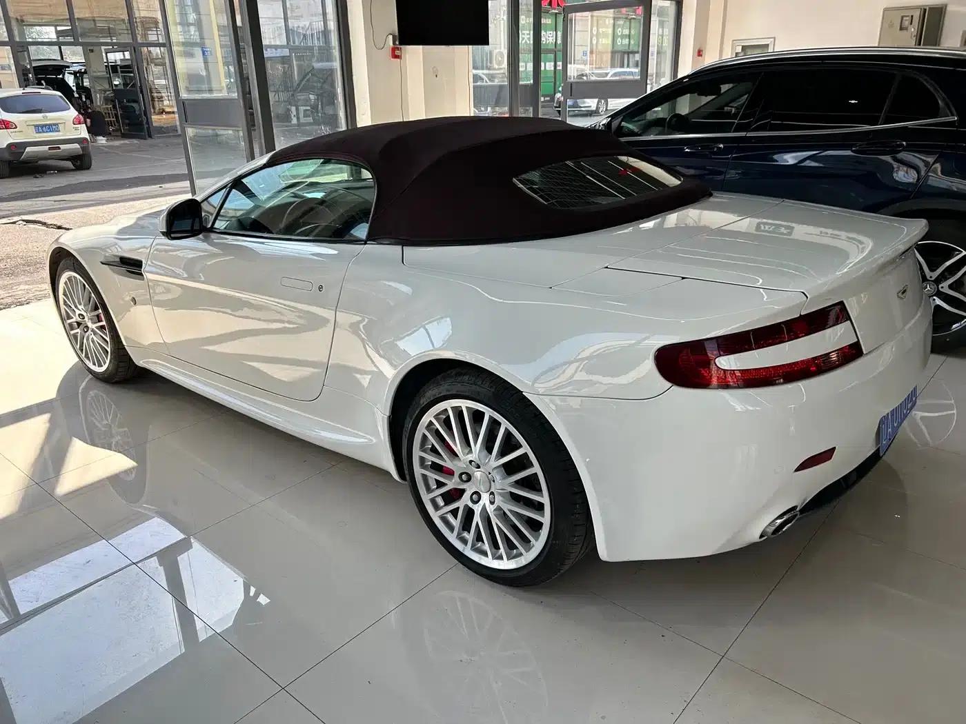 V8 Vantage 2011 4.7L Sportshift Roadster — миниатюра 27