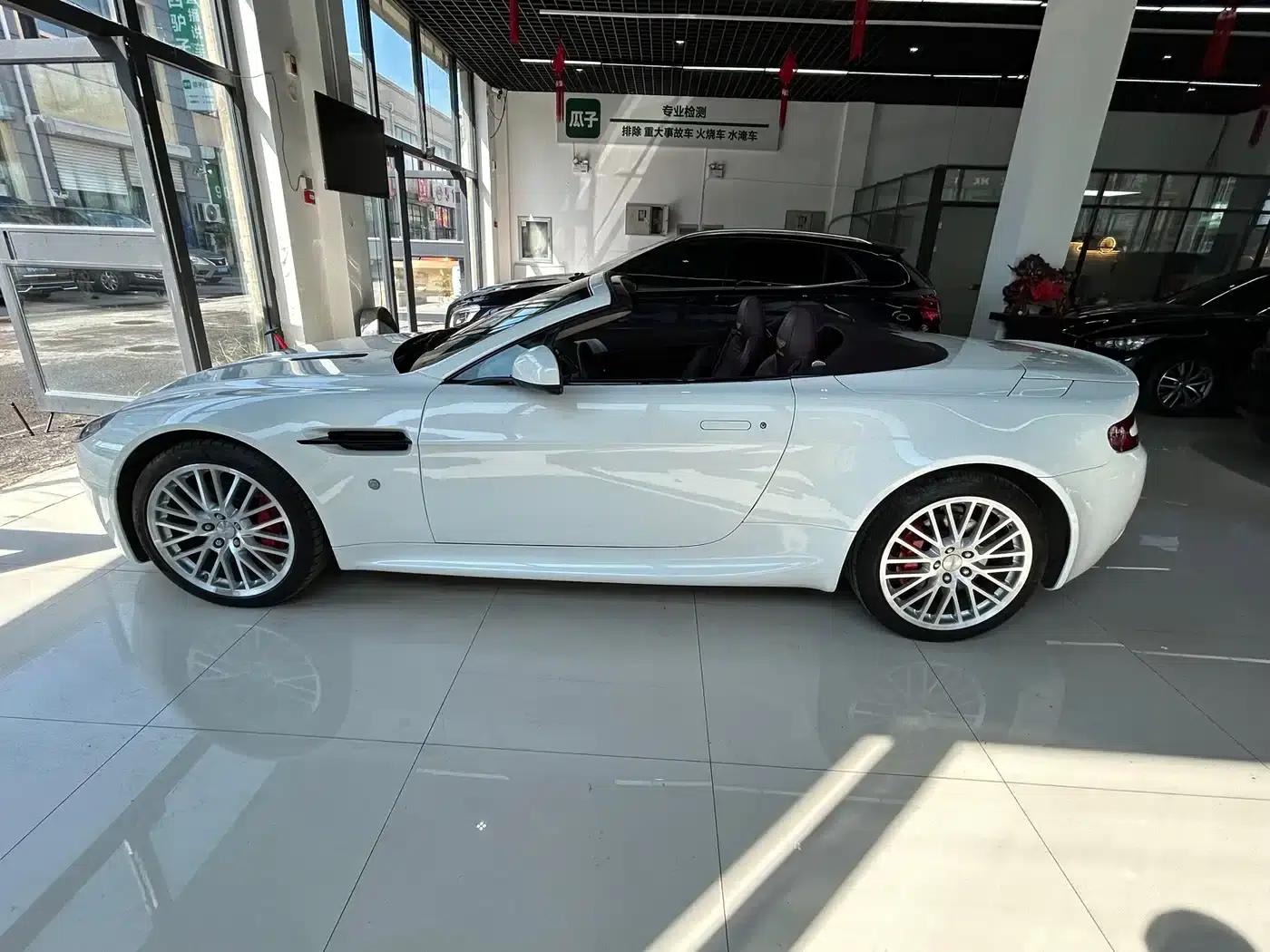 V8 Vantage 2011 4.7L Sportshift Roadster — миниатюра 4