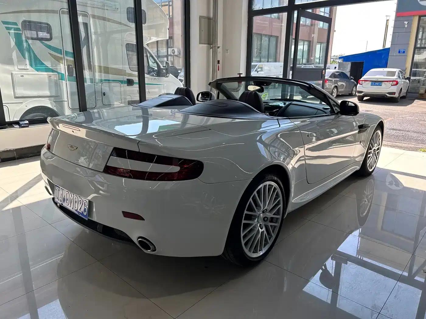 V8 Vantage 2011 4.7L Sportshift Roadster — миниатюра 5