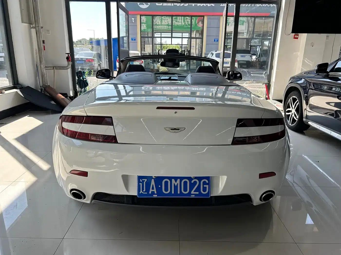V8 Vantage 2011 4.7L Sportshift Roadster — миниатюра 6