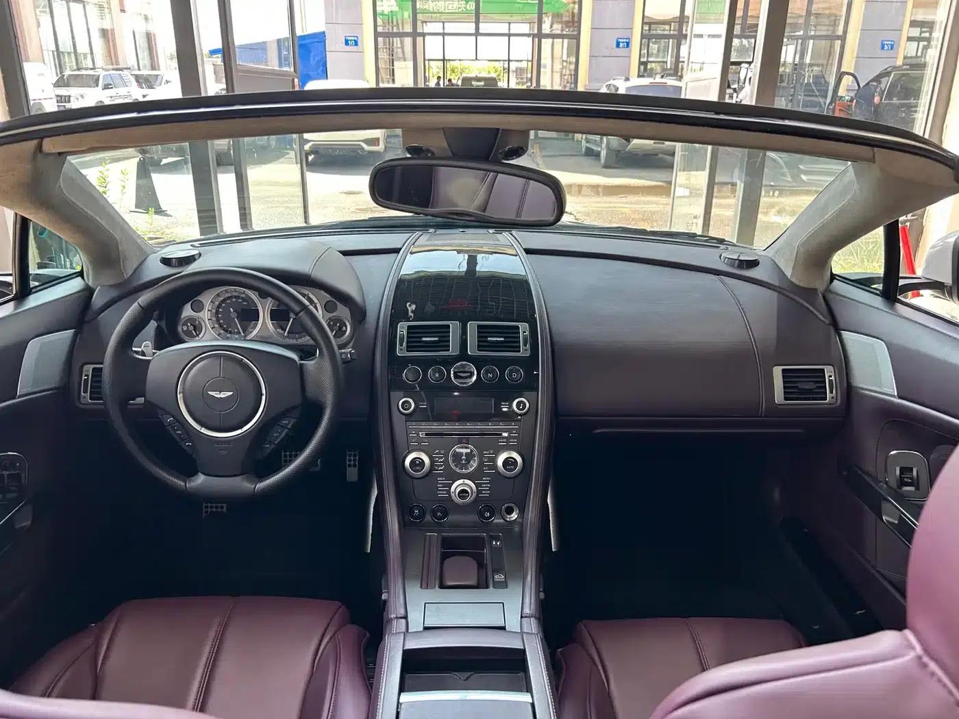 V8 Vantage 2011 4.7L Sportshift Roadster — миниатюра 8