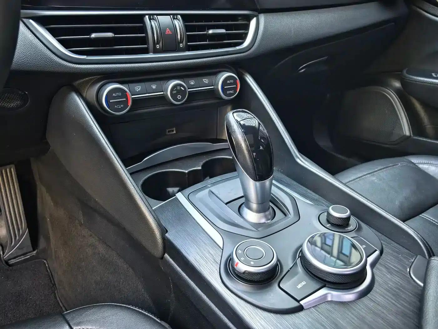 Giulia Juliet 2017 2.0T 280HP Luxury Edition — миниатюра 12