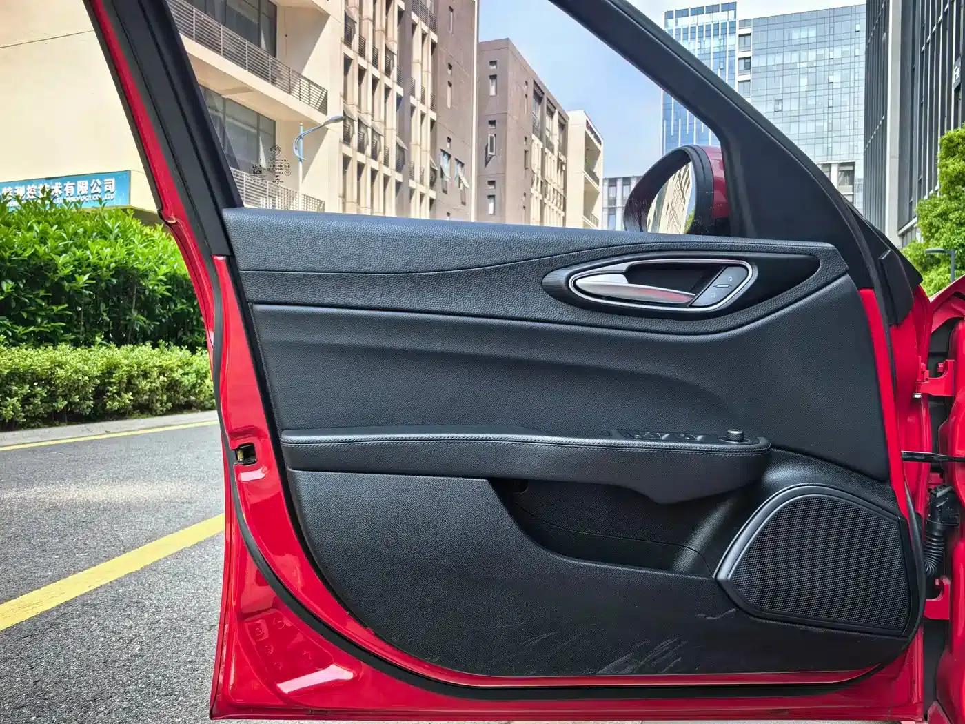 Giulia Juliet 2017 2.0T 280HP Luxury Edition — миниатюра 10