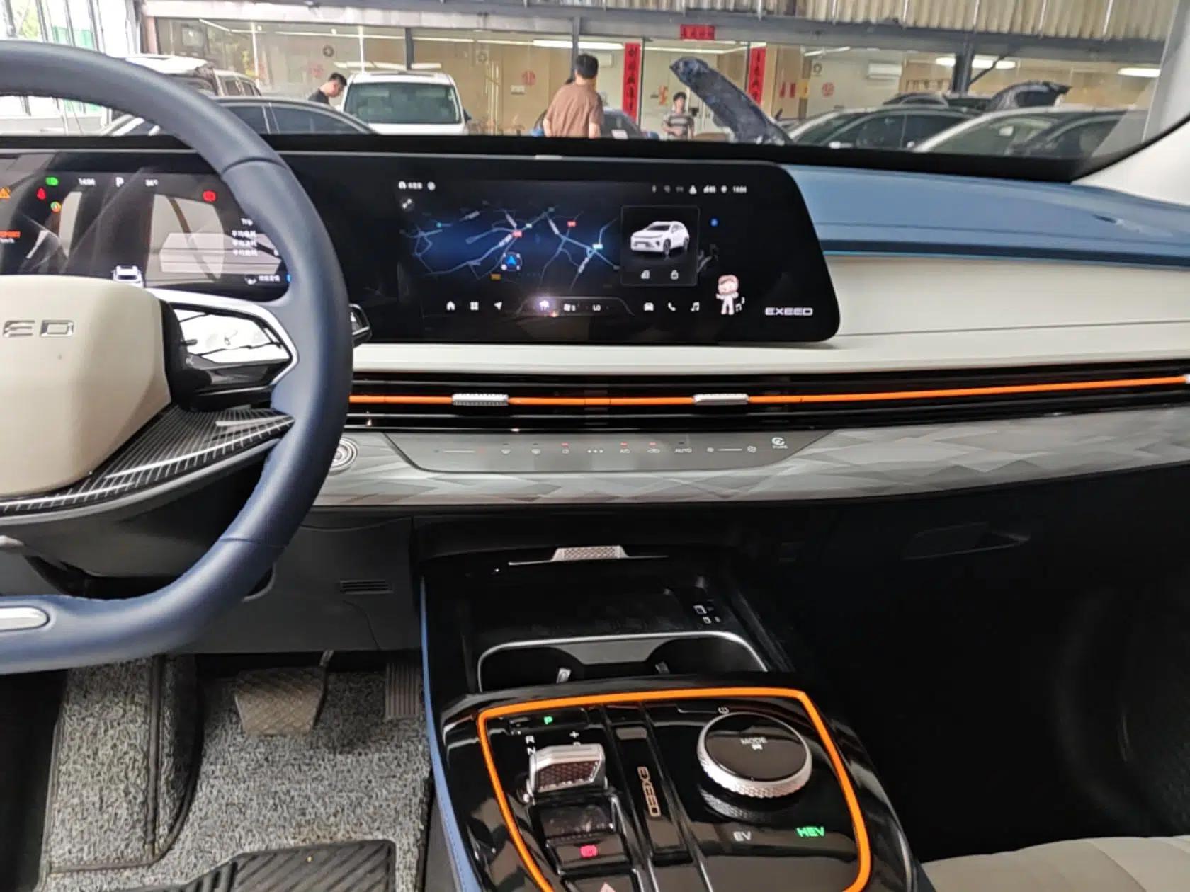 EXEED Zhuifeng C-DM 2024 C-DM 1.5 TCI 105KM Land Cruiser Edition — миниатюра 16