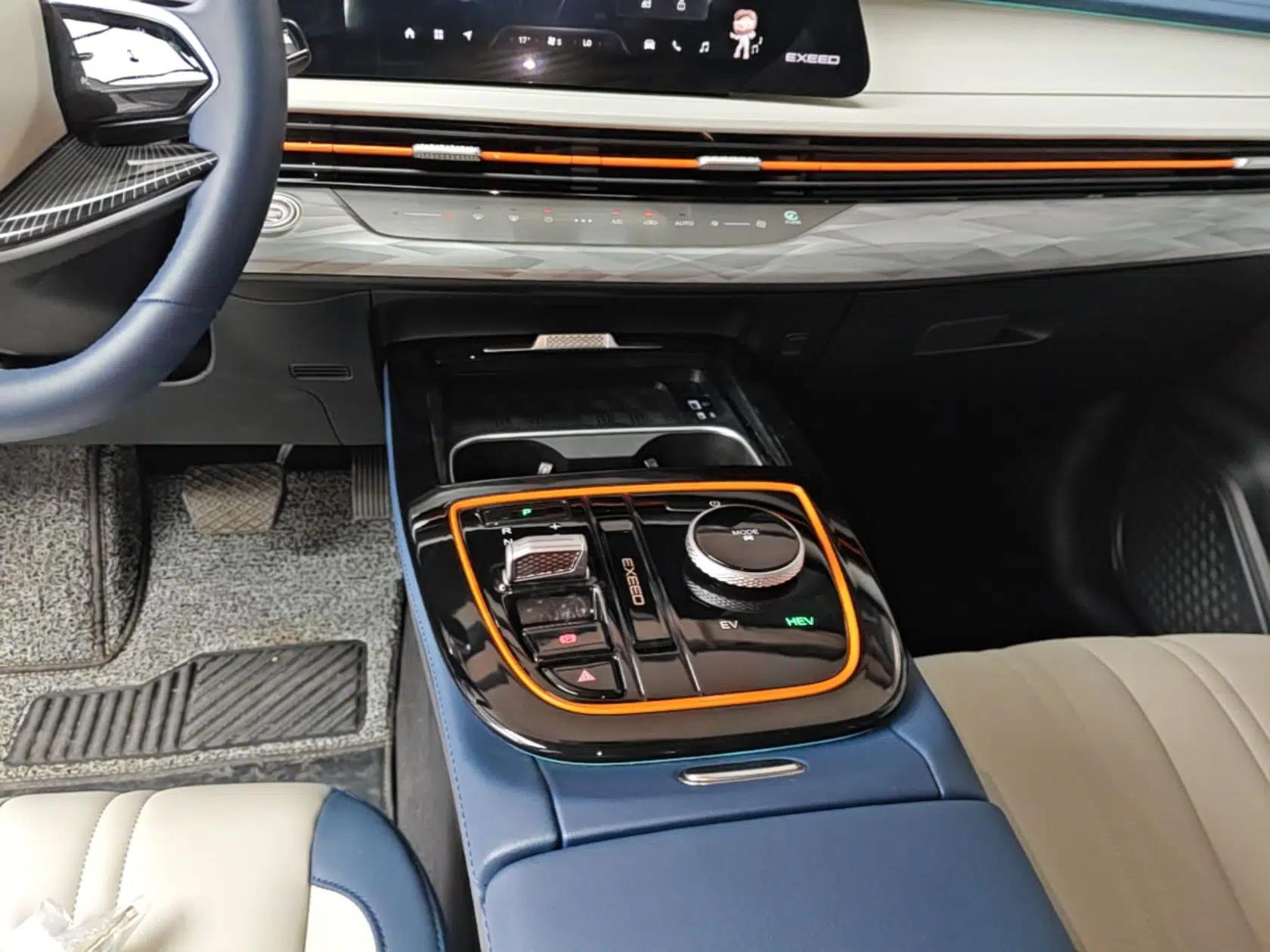 EXEED Zhuifeng C-DM 2024 C-DM 1.5 TCI 105KM Land Cruiser Edition — миниатюра 17