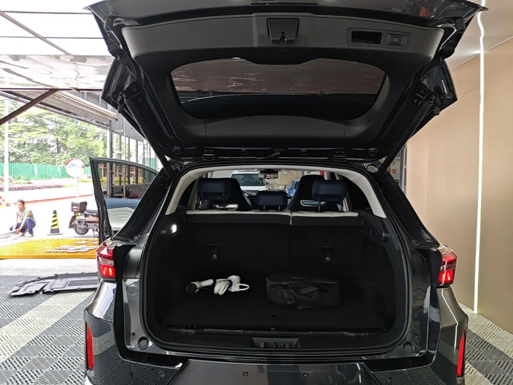 EXEED Zhuifeng C-DM 2024 C-DM 1.5 TCI 105KM Land Cruiser Edition — миниатюра 22