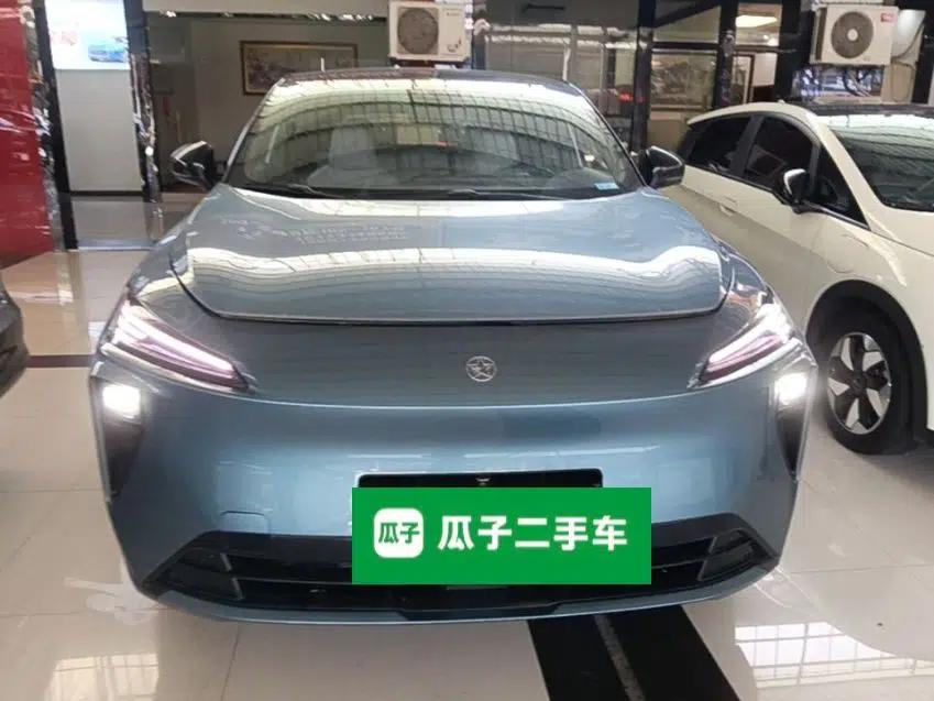 Venucia V DD-i 2025 Orca 150km Joyful Journey Edition — миниатюра 2